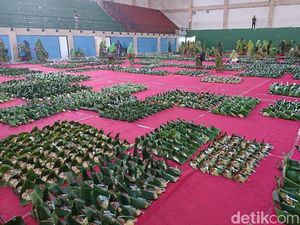 9.738 Nasi Pincuk Ayam Lodho Suwir Pecahkan Rekor Muri