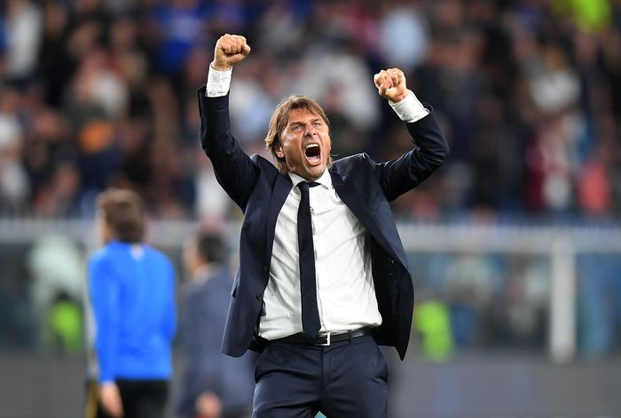 Antonio Conte Soccer Football - Serie A - Sampdoria v Inter Milan - Stadio Comunale Luigi Ferraris, Genoa, Italy - September 28, 2019 Inter Milan coach Antonio Conte celebrates after the match REUTERS/Daniele Mascolo