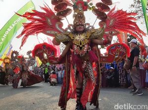Serunya Nonton Langsung Kirab Budaya Kabupaten Malang
