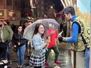 Kocak! Gaya Via Vallen Balas Keusilan Tukang Es Krim Turki