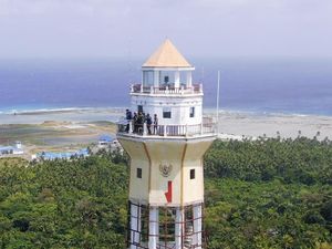 Eloknya Panorama Utara Indonesia dari Mercusuar NKRI Miangas Eloknya Panorama Utara Indonesia dari Mercusuar NKRI Miangas