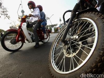 Saat Motor-motor Jadul nan Ganteng Geruduk GBK