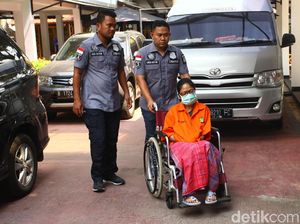 Polisi soal Putri Sri Bintang Pakai Kursi Roda: Tak Kuat Berdiri Polisi soal Putri Sri Bintang Pakai Kursi Roda: Tak Kuat Berdiri