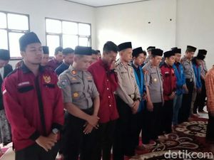 Polisi Tulungagung dan Trenggalek Doa Bersama untuk  Randi dan Yusuf Polisi Tulungagung dan Trenggalek Doa Bersama untuk  Randi dan Yusuf