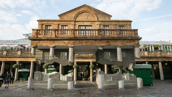 Bangunan Ini Separuhnya Melayang, Kok Bisa?