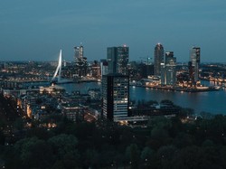 Gedung Tertinggi Belanda di Kotanya Wijnaldum Pahlawan Liverpool