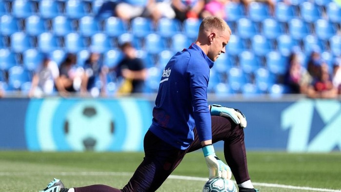 Soccer Football - La Liga Santander - Getafe v FC Barcelona - Coliseum Alfonso Perez, Getafe, Spain - September 28, 2019  Barcelonas Marc-Andre ter Stegen during the warm up before the match  REUTERS/Sergio Perez