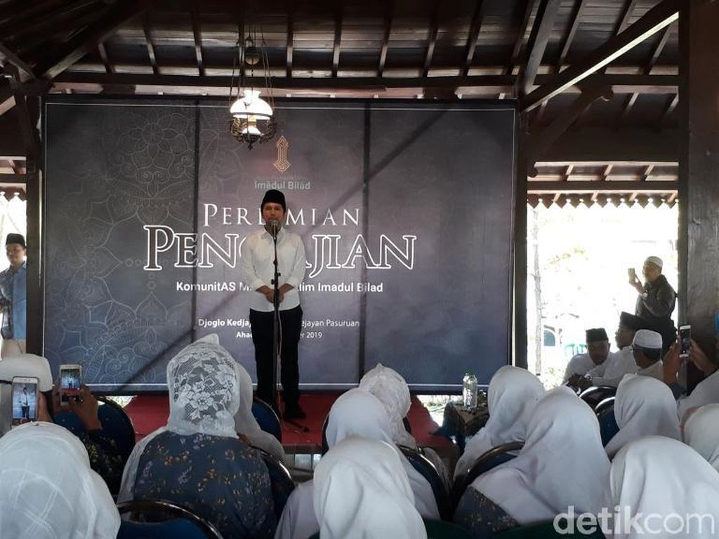Resmikan Majelis Pengajian Ibu-ibu, Wagub Emil Titip Generasi Muda Resmikan Majelis Pengajian Ibu-ibu, Wagub Emil Titip Generasi Muda