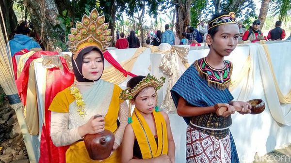 Melihat Tradisi Merawat Mata Air Reresik Sumur Pitu