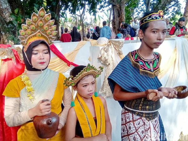 Melihat Tradisi Merawat Mata Air Reresik Sumur Pitu