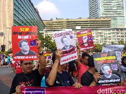 Kemunduran Demokrasi, AJI Jakarta Aksi Jalan Mundur di CFD