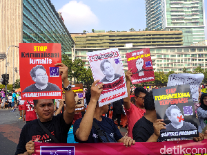 Kemunduran Demokrasi, AJI Jakarta Aksi Jalan Mundur di CFD Kemunduran Demokrasi, AJI Jakarta Aksi Jalan Mundur di CFD