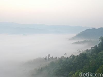 Foto Drone: Negeri di Atas Awan Gunung Luhur