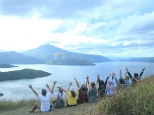 Bukit Holbug, Menikmati Keindahan Toba dari Ketinggian