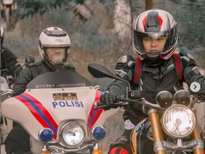 Gaya Nikita Mirzani Touring Pakai Moge BMW Gaya Nikita Mirzani Touring Pakai Moge BMW