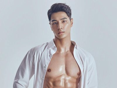 Potret Jong Woo Kim, Juara Kontes Kecantikan Pria Mister Global 2019