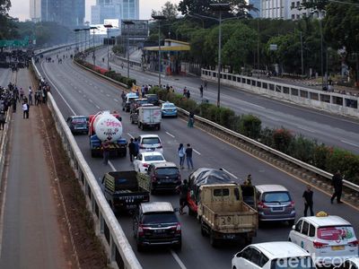 Ada Demo di Kawasan DPR, Tol Dalam Kota Lumpuh