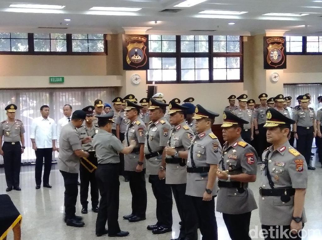 Kapolri Pimpin Sertijab Kapolda Riau, Sultra dan Papua Kapolri Pimpin Sertijab Kapolda Riau, Sultra dan Papua
