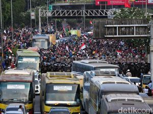 Saat Demo Ricuh, Ini Taktik Nggak Bikin Rugi Pemilik Mobil