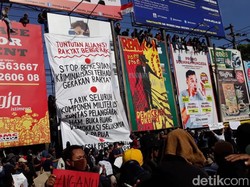 Potret Spanduk Raksasa dari Massa Aksi #GejayanMemanggil2