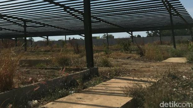 Pembangunan pasar buah Pemalang yang terpantau mandeg. 