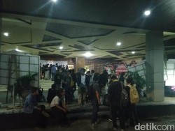Bubarkan Diri, Massa Aksi #SemarangMelawan Tinggalkan DPRD Jateng
