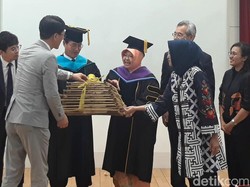 Rektor Tongmyong University di Korsel Kagum Permainan Angklung Risma