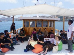 Para Agus Hidup di Laut Labuan Bajo... Masuk Angin tapi Awesome!