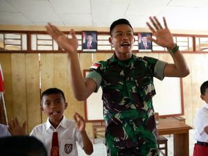 Kekurangan Guru di Miangas, Prajurit TNI Jadi Tenaga Pengajar Kekurangan Guru di Miangas, Prajurit TNI Jadi Tenaga Pengajar