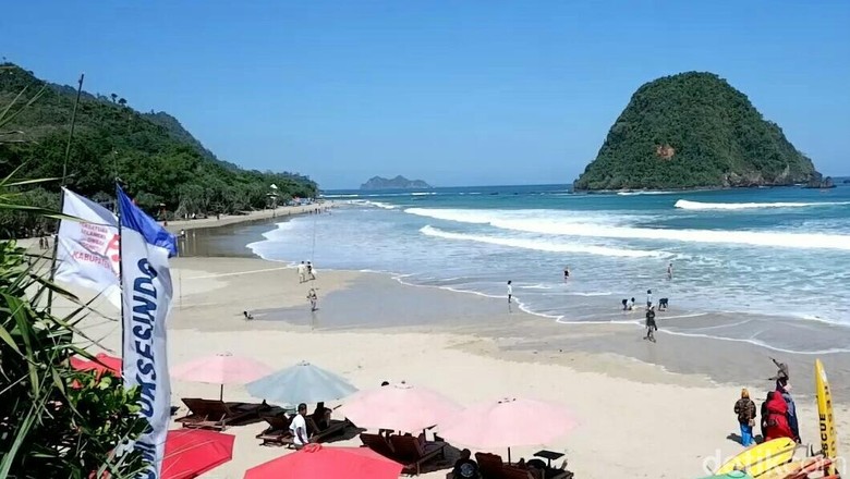 PKL Pantai Pulau Merah Banyuwangi Ditata dan Direlokasi PKL Pantai Pulau Merah Banyuwangi Ditata dan Direlokasi