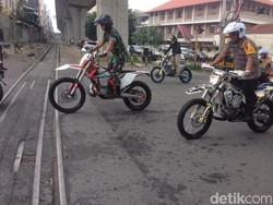 Naik Motor Trail, Kapolda dan Pangdam Pimpin Patroli Keliling Medan