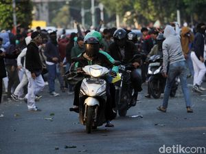 Gas Air Mata Masih Terasa, Driver Ojol Keluhkan Mata Perih