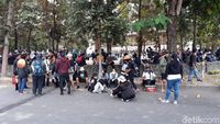 Massa Berkumpul di Bundaran UGM Jelang #GejayanMemanggil2