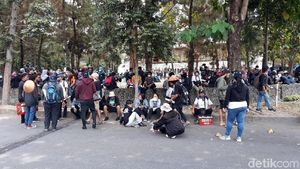 Massa Berkumpul di Bundaran UGM Jelang #GejayanMemanggil2