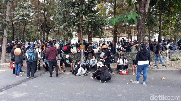 Massa Berkumpul di Bundaran UGM Jelang #GejayanMemanggil2
