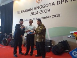 Asyik! Fahri Hamzah hingga Oesman Sapta Dapat Tabungan Hari Tua