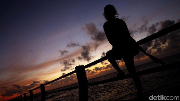Panorama Senja KM 0 di Pulau Terluar Paling Utara Indonesia