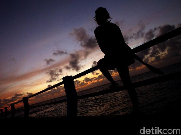 Panorama Senja KM 0 di Pulau Terluar Paling Utara Indonesia