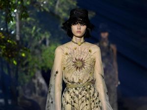 20 Busana Dior yang Terinspirasi dari Alam untuk Musim Semi 2020