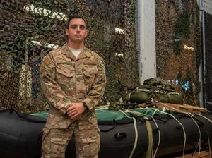 Langganan Aksi Heroik, Tentara Ini Selamatkan Bayi di Pesawat Langganan Aksi Heroik, Tentara Ini Selamatkan Bayi di Pesawat