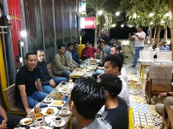 Sinergi Polisi dan Mahasiswa di Gresik Lewat Program Nasi Krawu