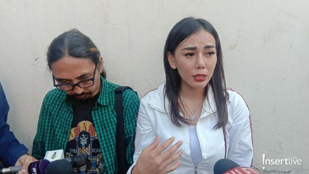 Bebby Fey dan kuasa hukumnya Arinto Trishastyo