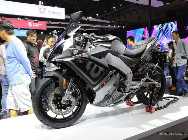 Motor Sport 250cc Aprilia Penantang CBR250RR dan Ninja 250