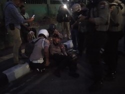 Halau Massa di DPR dengan Tembakan Gas Air Mata, 2 Polisi Tumbang