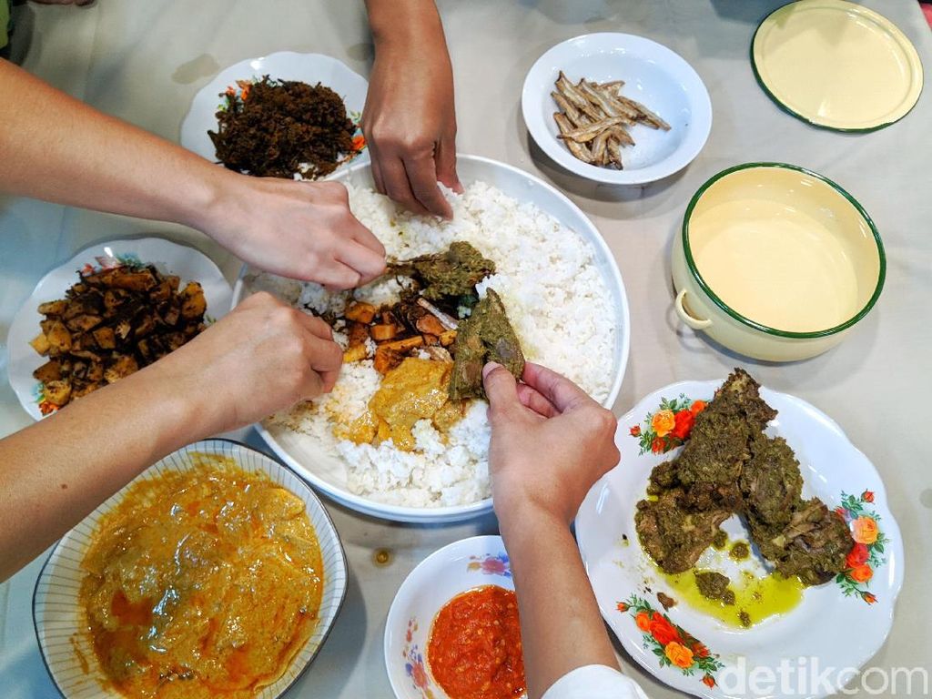 6 Tradisi Makan Bersama Saat Lebaran Khas Daerah Indonesia
