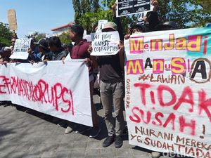 Pelajar SMA Ikut Aksi #BaliTidakDiam di Lapangan Renon Pelajar SMA Ikut Aksi #BaliTidakDiam di Lapangan Renon