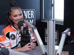 Bikin Ketawa, Agnez Mo Ajari Nick Cannon Ngomong Anjing Lu