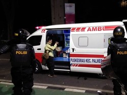 Cerita Petugas Ambulans yang Jaga Demo, Tolong Pedagang Sampai Wartawan