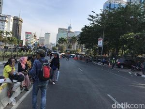Massa Mahasiswa-Petani di Patung Kuda Bergeser ke Gedung DPR