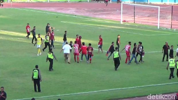 Liga 3: Baku Hantam di Laga Deltras Sidoarjo Vs Putra Jombang